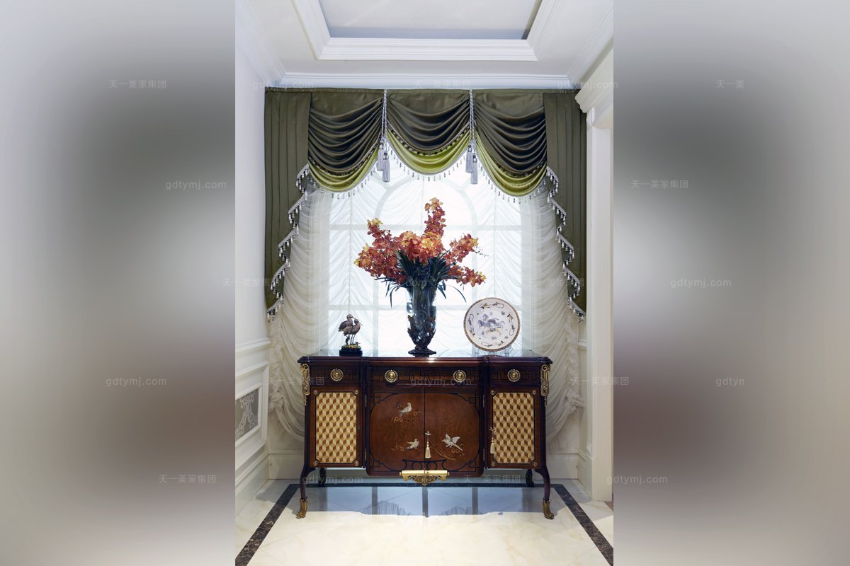 LUTUBE视频在线观看样板房家具雕花铜饰玄关柜