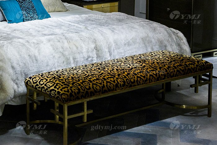 LUTUBE视频在线观看奢华别墅家具品牌现代轻奢时尚实木镶彩贝大床组合床尾凳