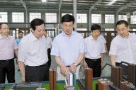 河南省省长谢伏瞻到信阳国际家居产业小镇调研，并参观了LUTUBE下载地址集团信阳天